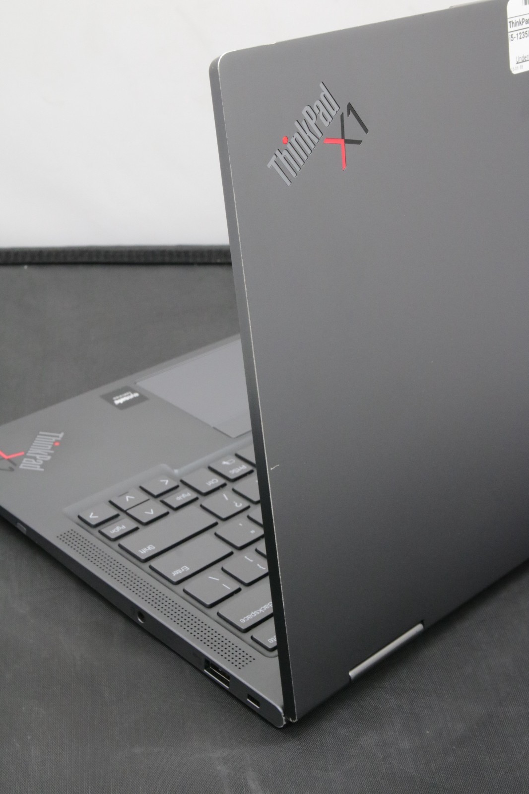Lenovo ThinkPad X1 Yoga Gen 7 – i5-1235U – 16GB, 256GB, Windows 11 +Adapter