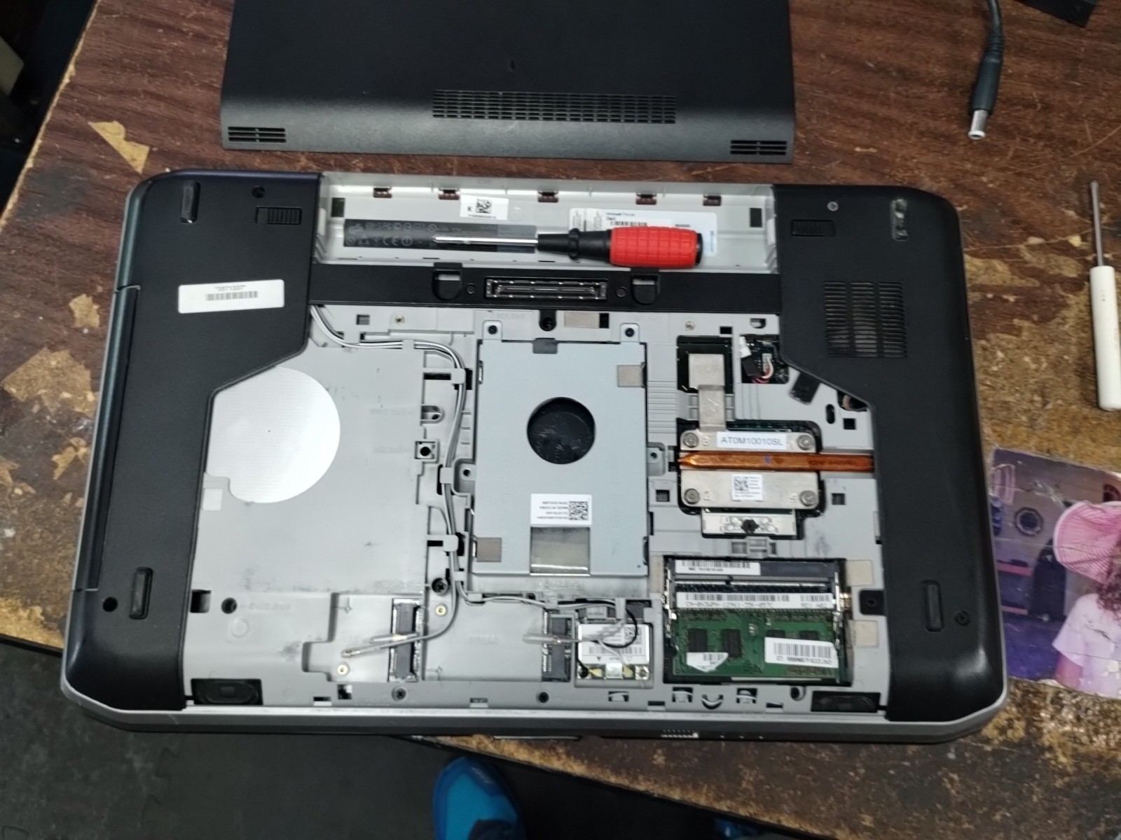 Latitude E5530 With Hinge Damage