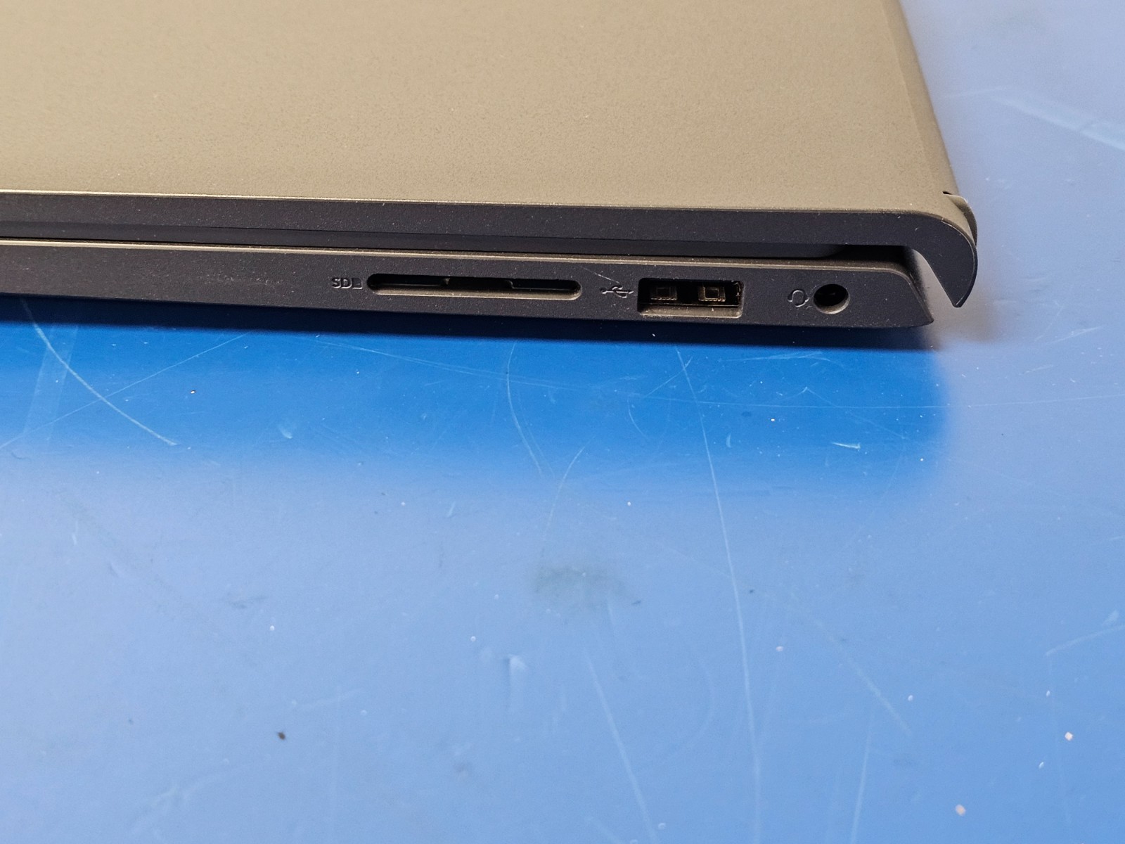 DELL 15 DC15255 G8MK9, AMD Ryzen 7 7730U, 2.00 GHz, 16 GB RAM 512 GB NVMe SSD