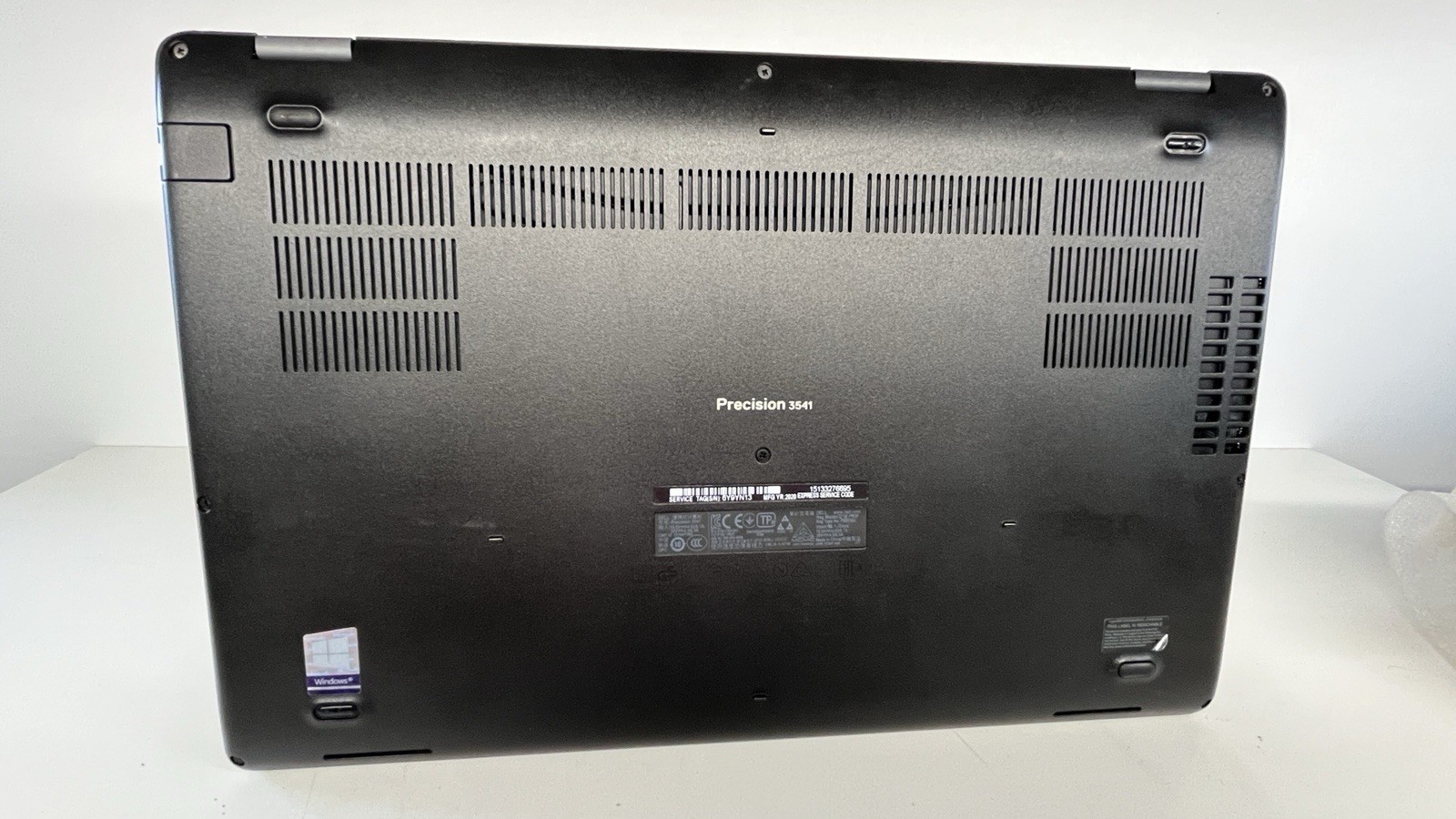 Dell Precision 3541 15.6 FHD i7-9850H 32GB 512GB Quadro P620 – Windows 11 Pro