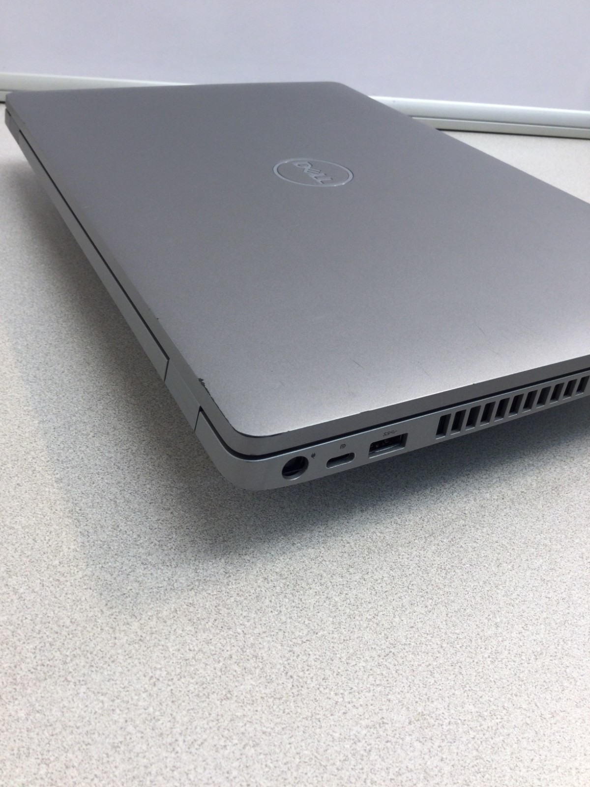 Dell Precision 3550 15.6” core i5 10th gen 1.70GHz 8GB 256GB SSD WIN 11 PRO
