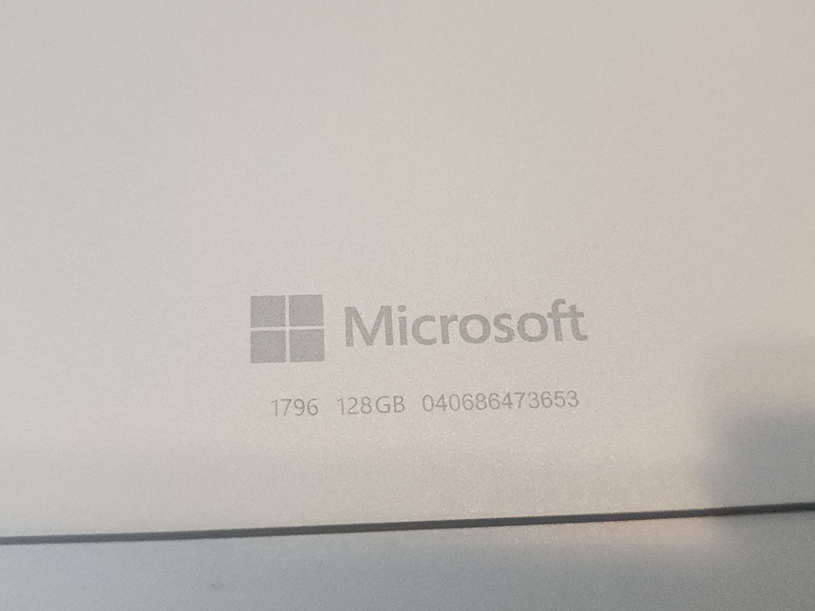 CRAiCKED SCREEN-TOUCH STILL WORKS-MISSING F7 KEY- Surface Pro 5 -WINDOWS 11