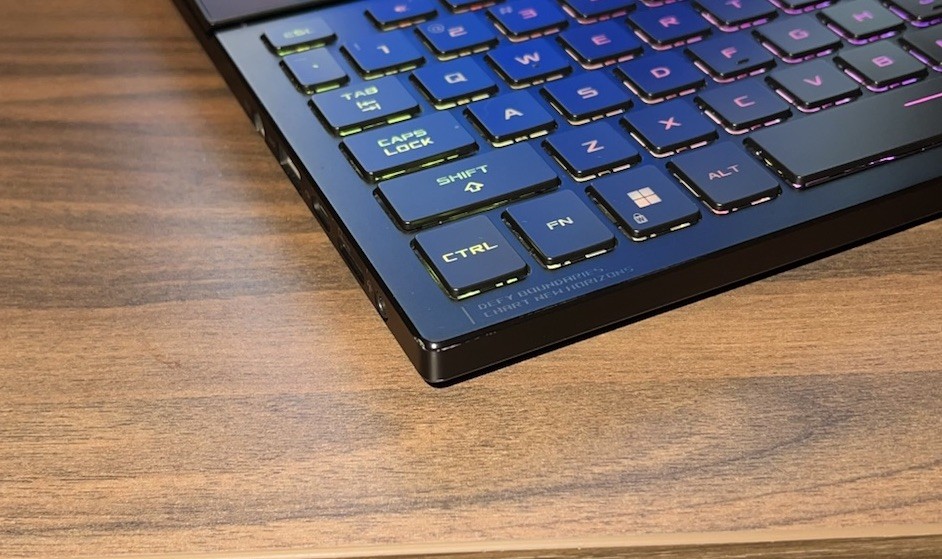 ASUS ROG Zephyrus Duo 16 (RTX 4090, 2TB SSD, Ryzen 9 7945HX, 32GB DDR5)