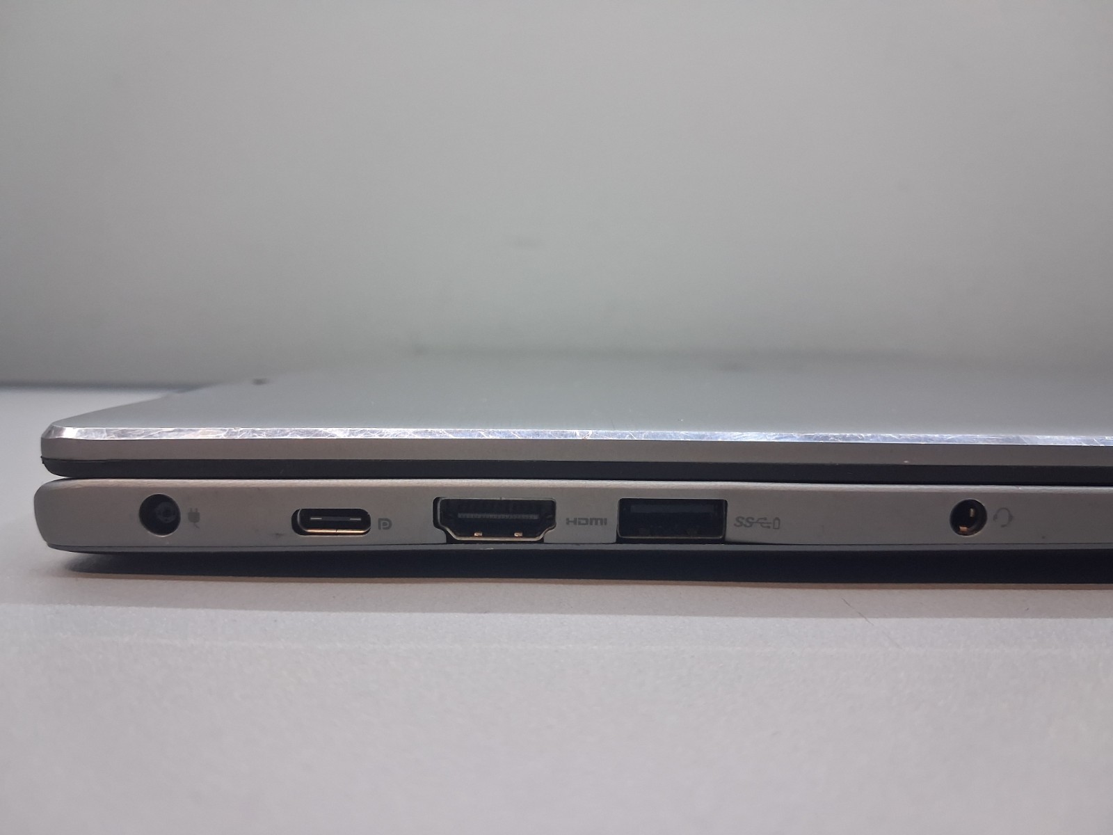 Dell Inspiron 7579 15.6″ FHD 2-in-1 i7-7500U 2.7GHz 8GB RAM 512GB M.2 W11H READ
