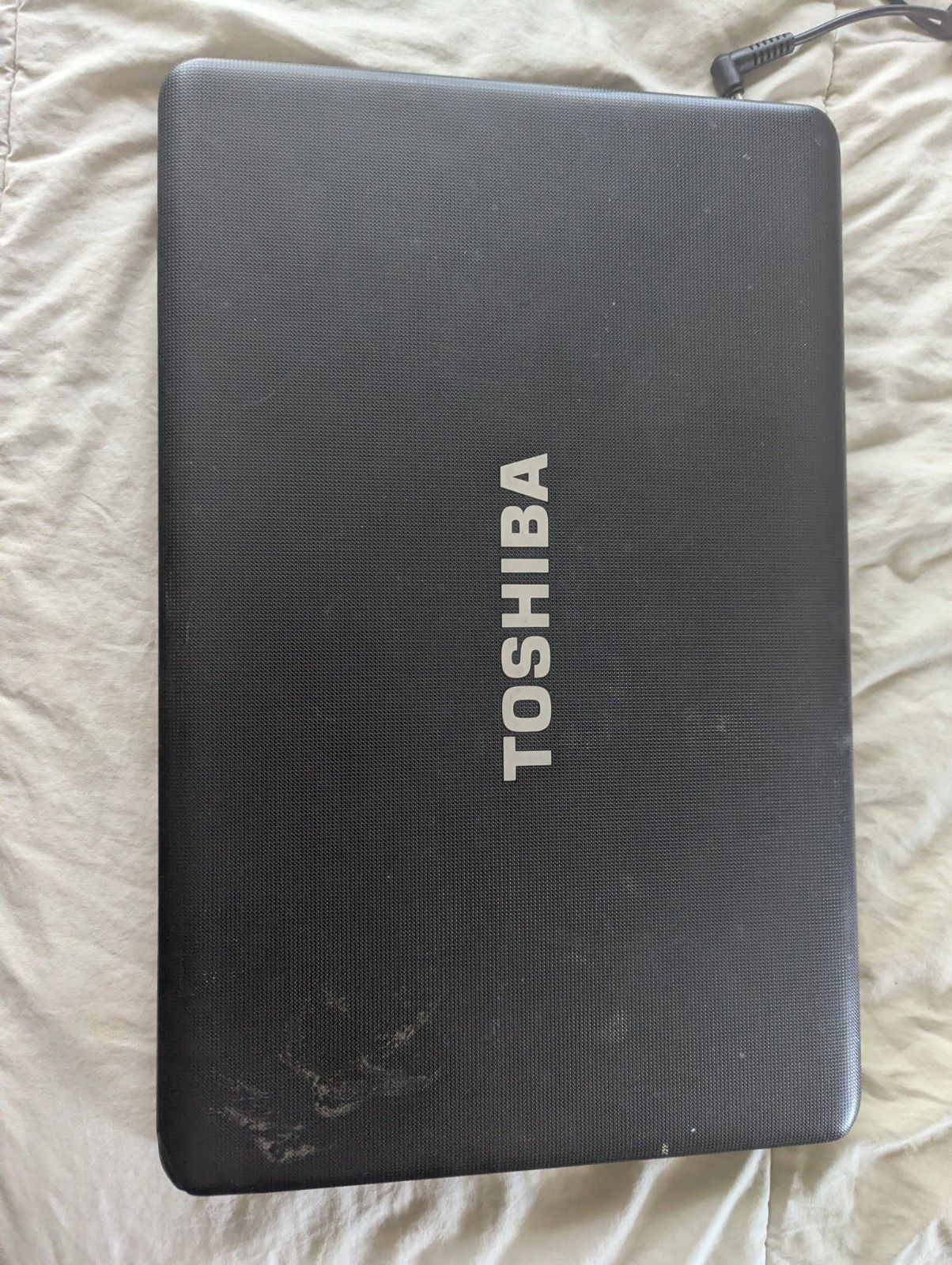 Toshiba Satellite C675 – S7308 Laptop (Cracked Screen, No RAM, No HDD)