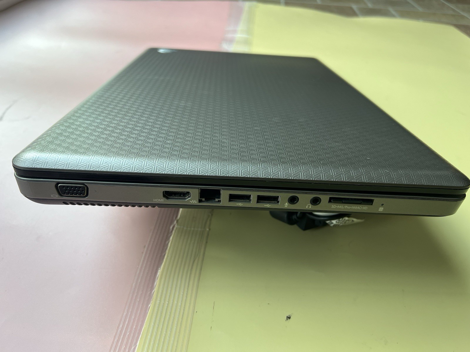 17″ HP G72 Notebook PC Pentium Dual-Core 4GB RAM 320GB HDD HDMI SCREEN CRACKED