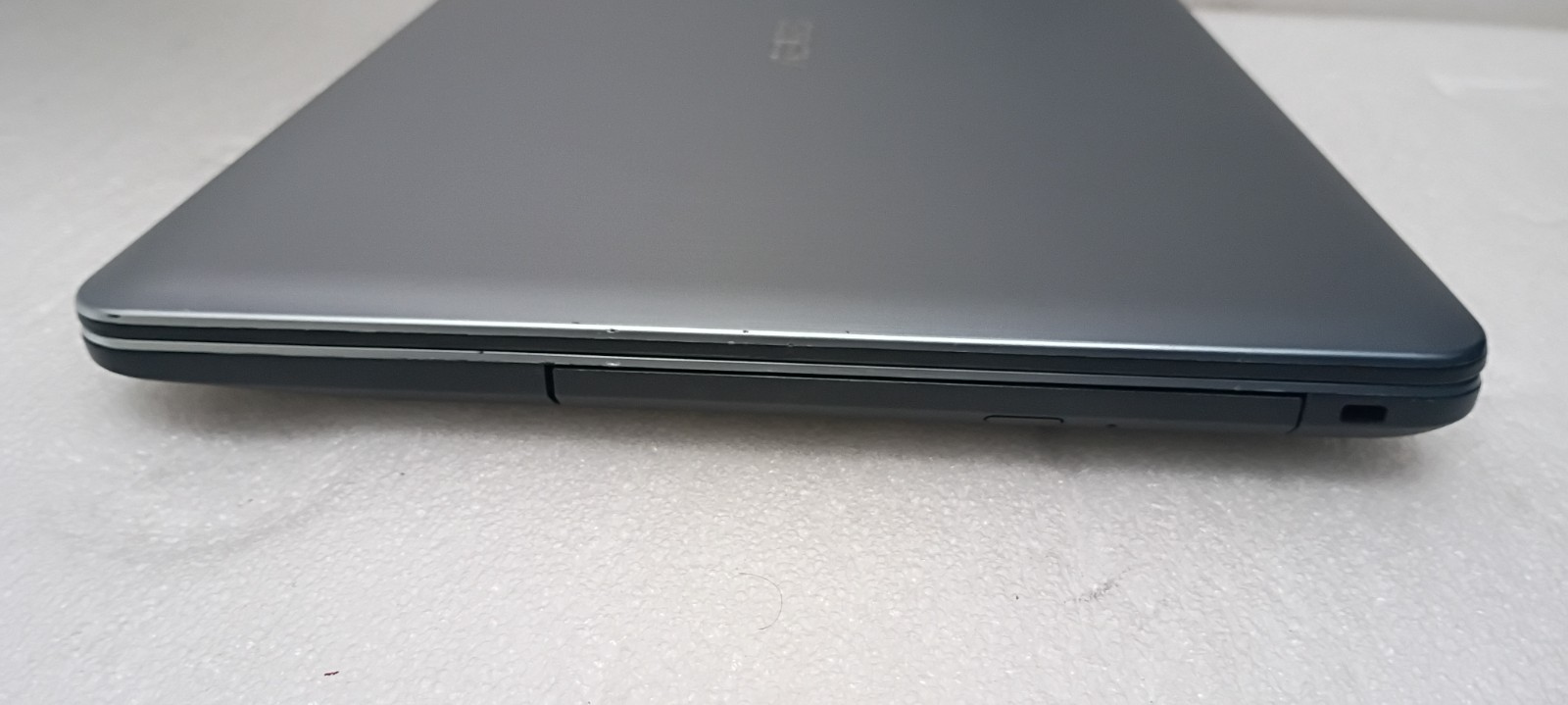 Asus X540L Laptop, Cracked Screen,Bad battery , Windows 10 PARTS REPAIR