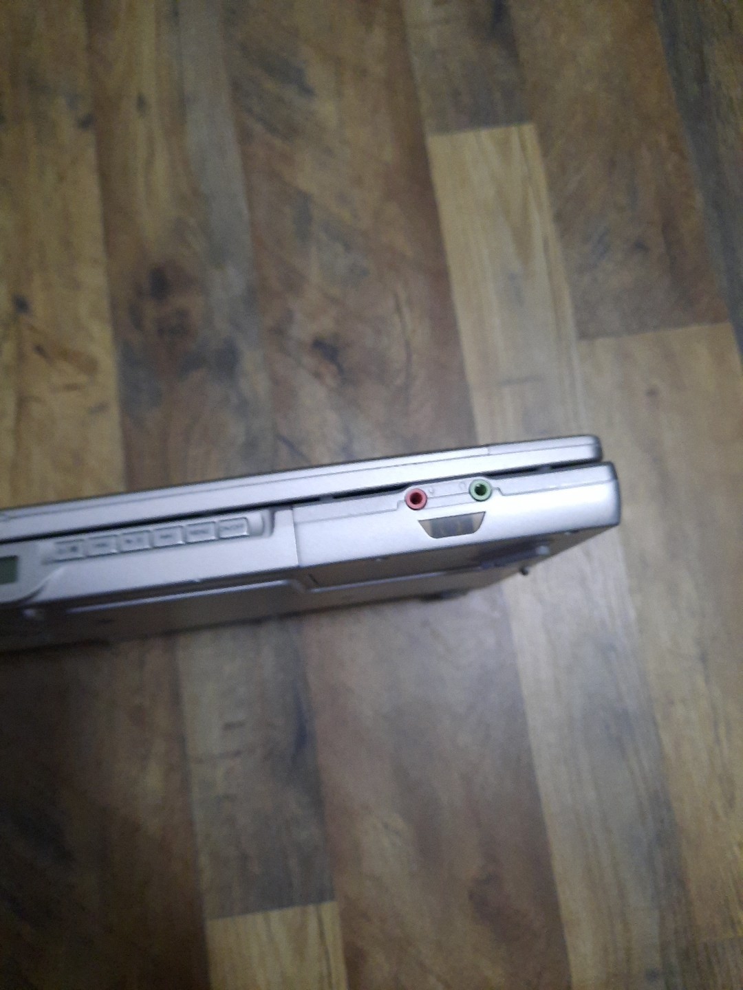 AVERATEC 6240 combination laptop & stand alone DVD player No charger