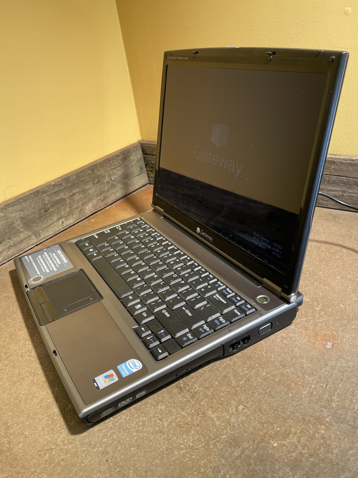 Gateway Laptop Mt3707 Windows XP 149GB HDD DVD Drive Tested & Working w/ Charger