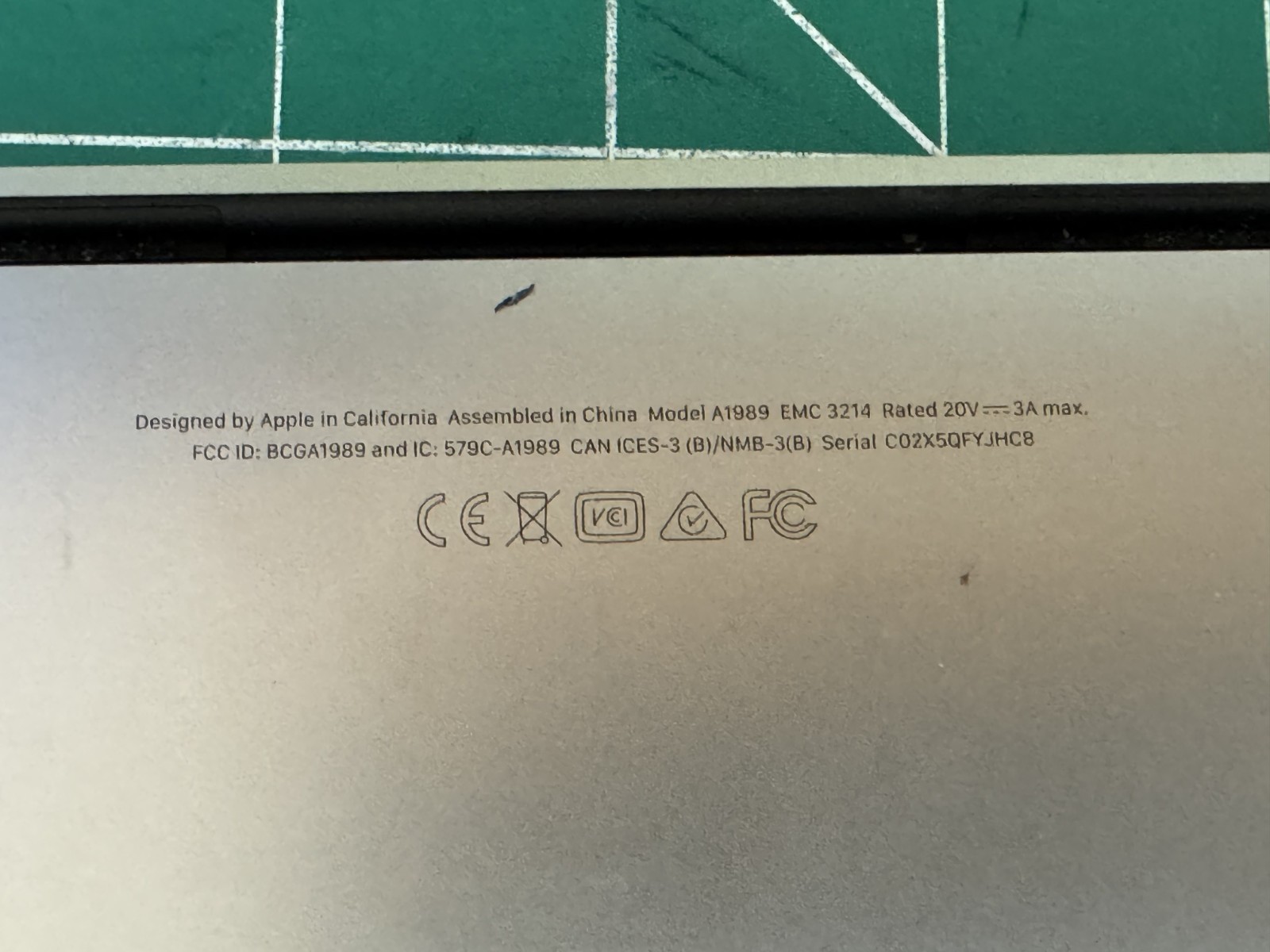 APPLE MACBOOK PRO A1989 WON’T TURN ON FOR PARTS AS-IS SEE PHOTOS