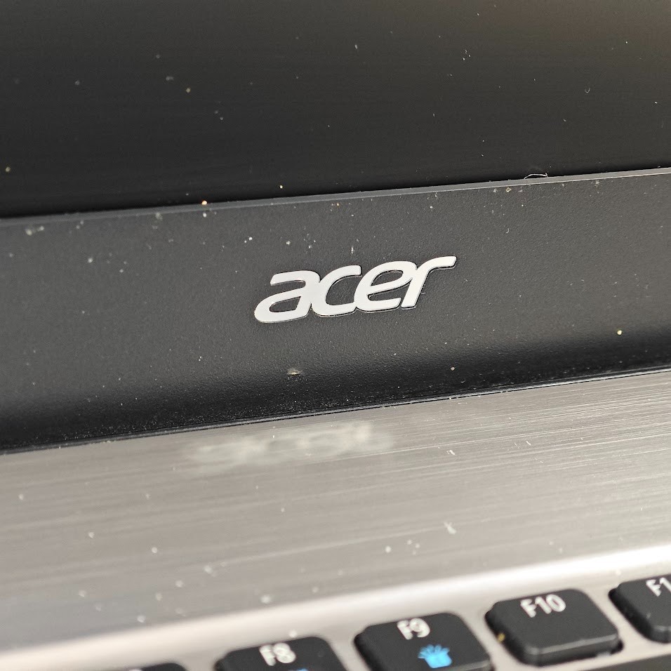 Acer Aspire F5-522-65GG Laptop –AMD A6-9210, AMD Radeon R4, 4GB RAM