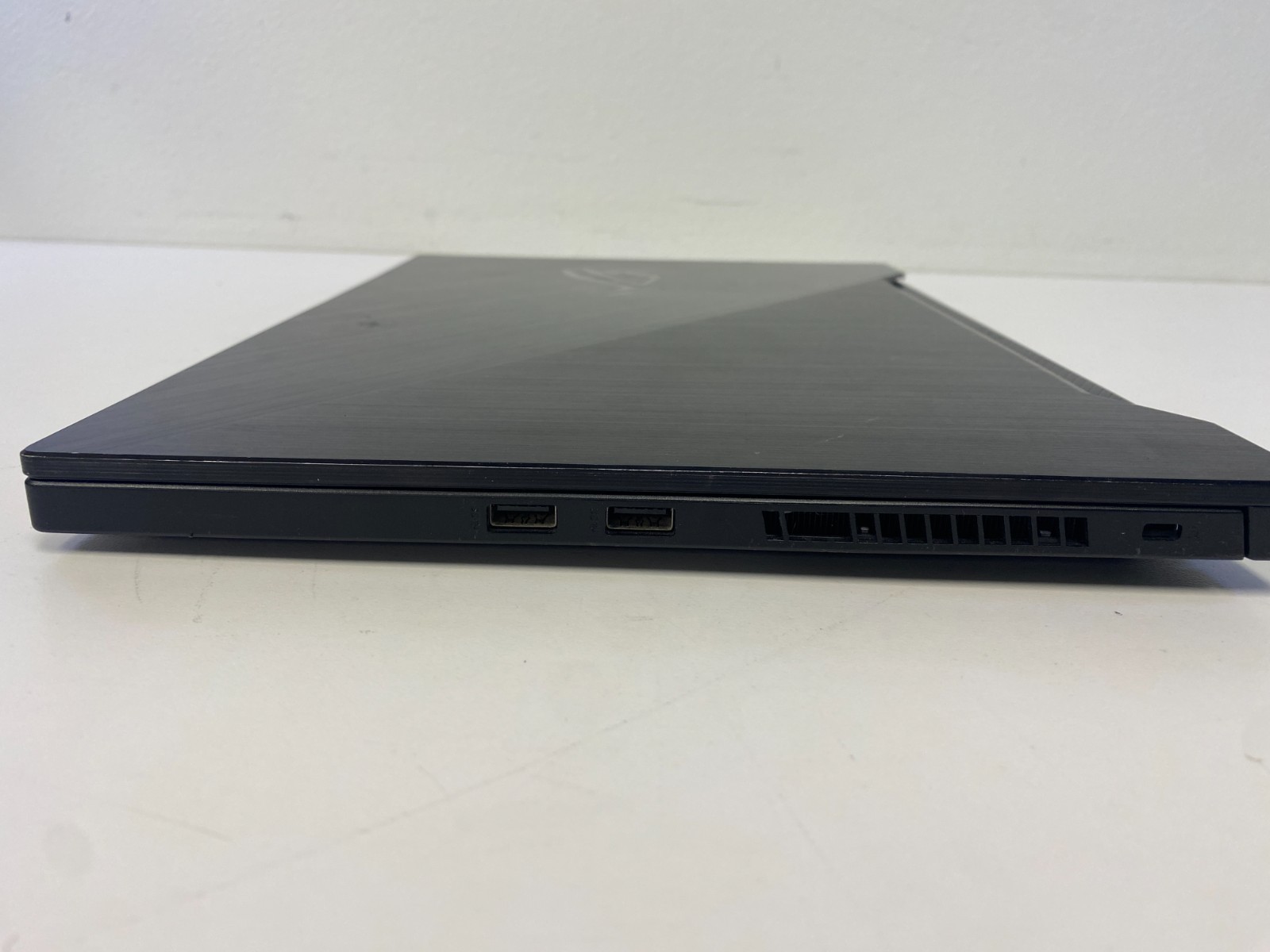 ROG Zephyrus GU502DU Ryzen 7 3750H GTX 1660Ti 512GB NVMe 16GBRAM Windows 11 Home