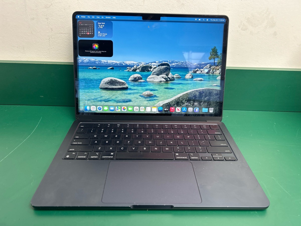 Apple MacBook Air 2022 A2681 13in M2 8 Core GPU 8GB RAM 256GB (EZ5002591)