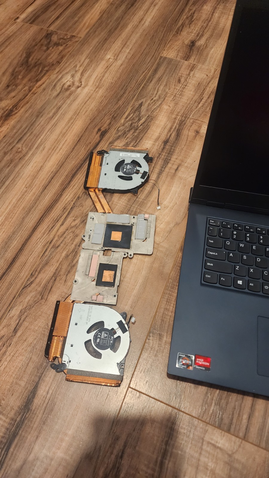 Lenovo Legion 5 17.3 FHD 3.3 GHz Ryzen 5 5600H LCD screen + keyboard, battery.