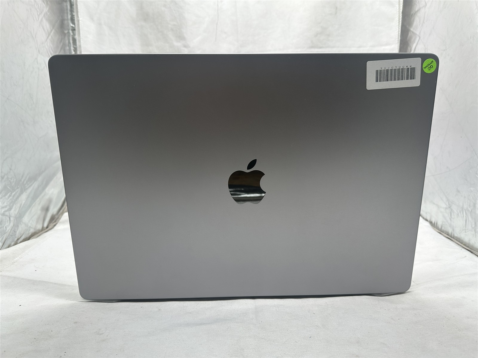 Apple MacBook Pro A2485 16″ Laptop M1 Pro 16GB RAM 512GB SSD Tahoe 26.4.1 *READ*