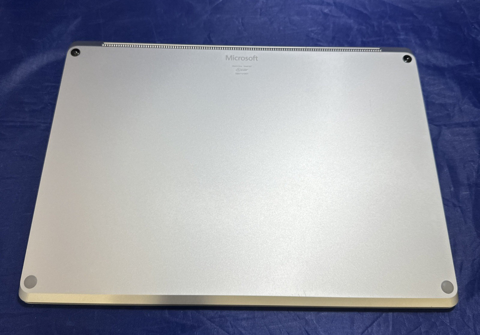 Microsoft Surface Laptop 4 13.5” 8GB 256GB (1950) i5-1145G7 @2.60 GHz Win 11
