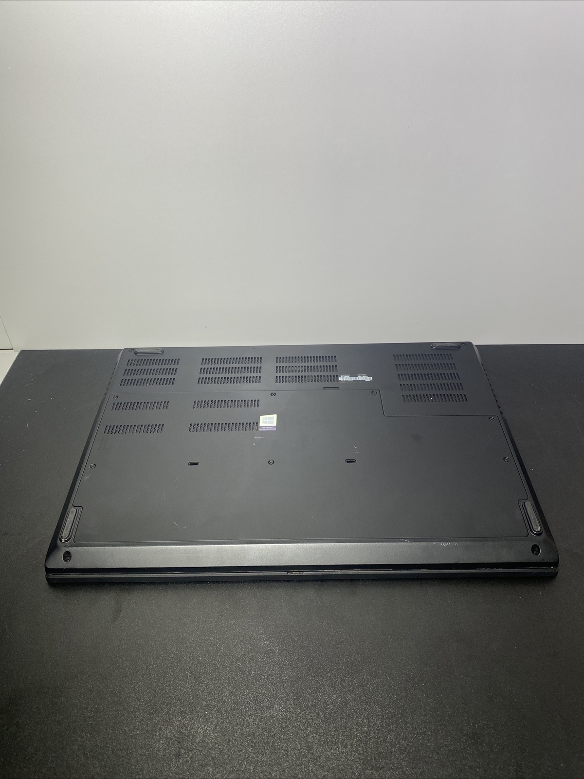 Lenovo ThinkPad P73 20QR000VUS 17.3″ 1920 x 1080 – Core i7 32GB RAM-512 GB SSD