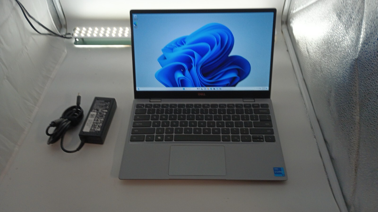 Latitude3320 (4161) w/charger.i5-1135G7.8GB.256GB NVMe.13.3″FHD. W11.Nice!