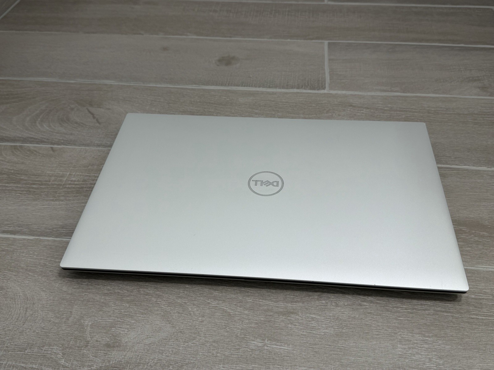Dell XPS 17 9700 Touch Laptop Core i7-10875H GeForce RTX 2060 16GB RAM 1TB SSD