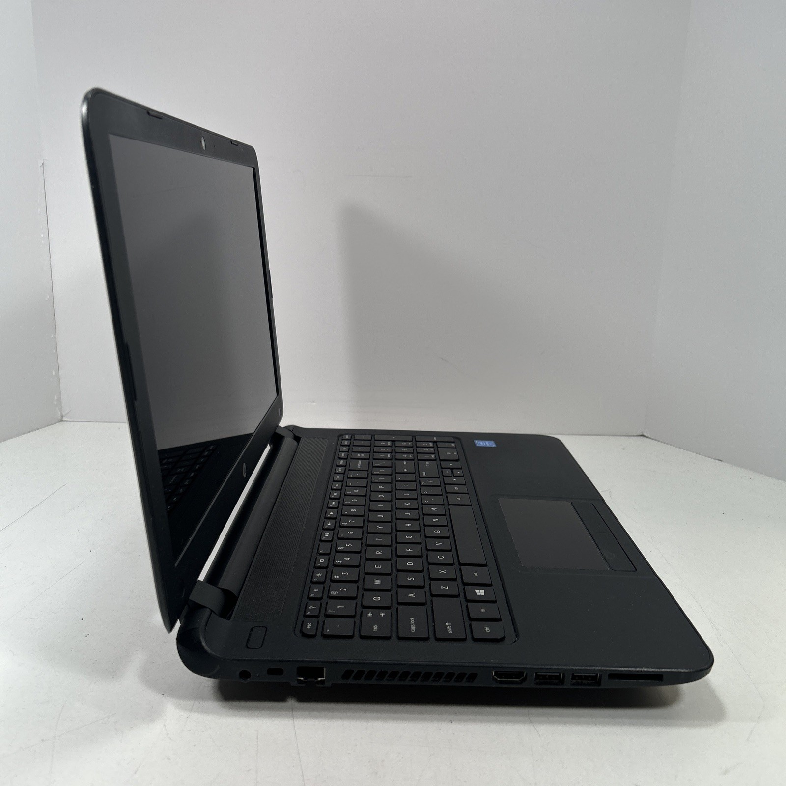 HP 15-f222wm INTEL PENTIUM N3540@2.16GHz 4GB RAM 500GB HDD Win 10 Home Needs 🔋