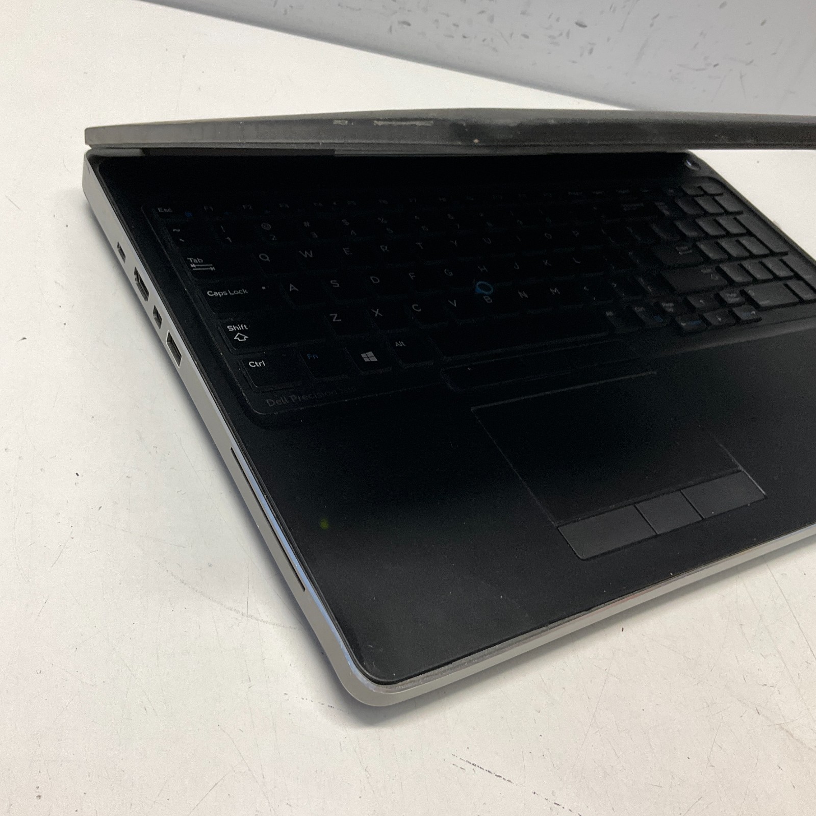 Dell Precision 7510 15.6″ i7-6820HQ 128GB SSD 8GB Windows 10 Pro Laptop M2000M