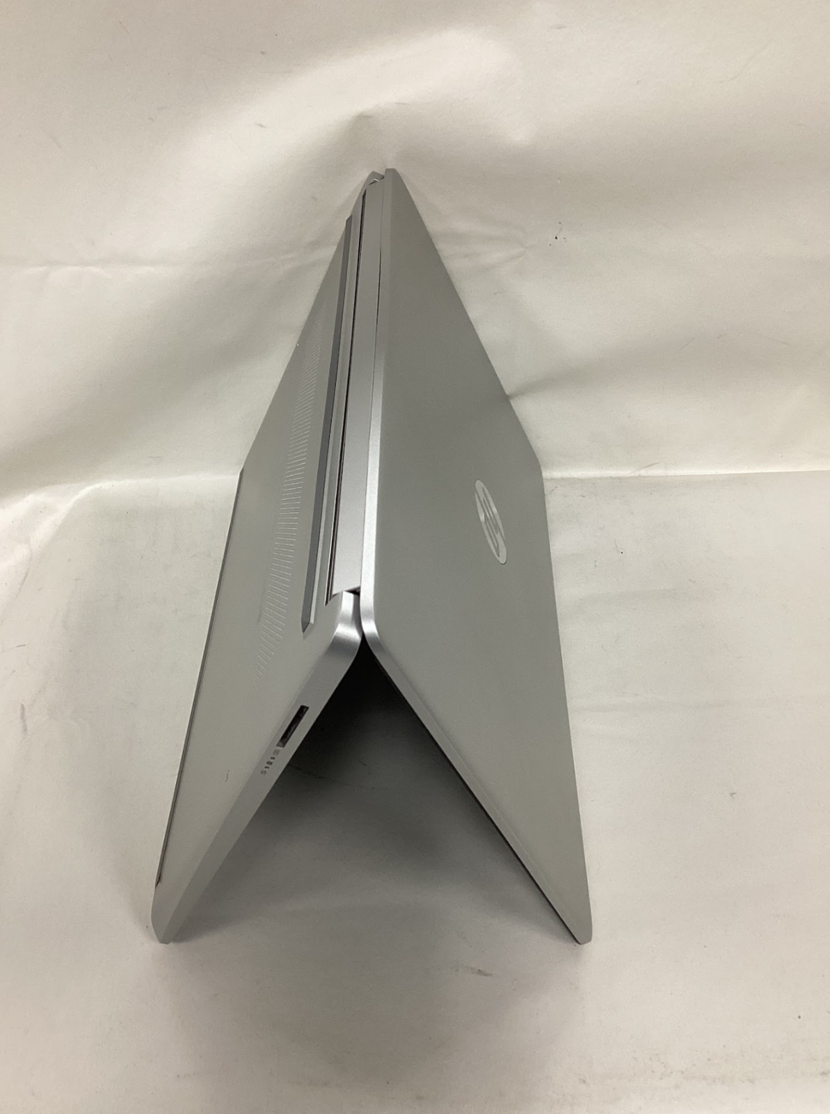 HP 14″ fq0032m Laptop AMD Athlon Silver 4GB 128GB – Broken Screen & Battery
