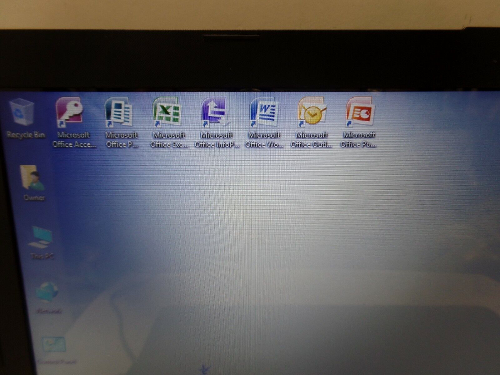 17″ HP 17-AK061NR 3.0GHz AMD A9-9420 8GB 1TB WIN 10 **COSMETIC DAMAGE**