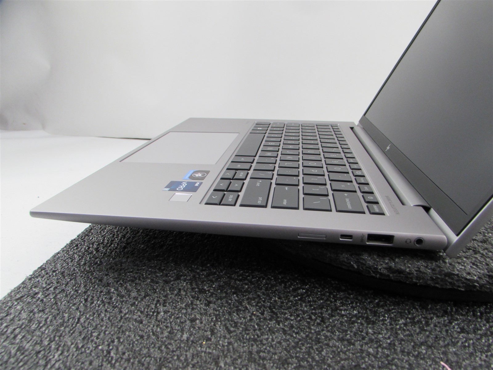 HP ZBOOK FIREFLY 14 (G9) 1920X1080 FHD CORE I5-1250P 256GB SSD 16GB RAM NO O.S