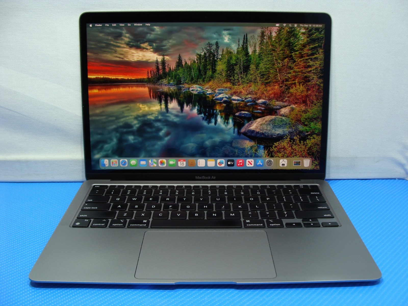 Apple MacBook Air A2337 13.3″ M1 (2020) 8CPU/7GPU 8GB 128GB MGN63LL/A +Charger
