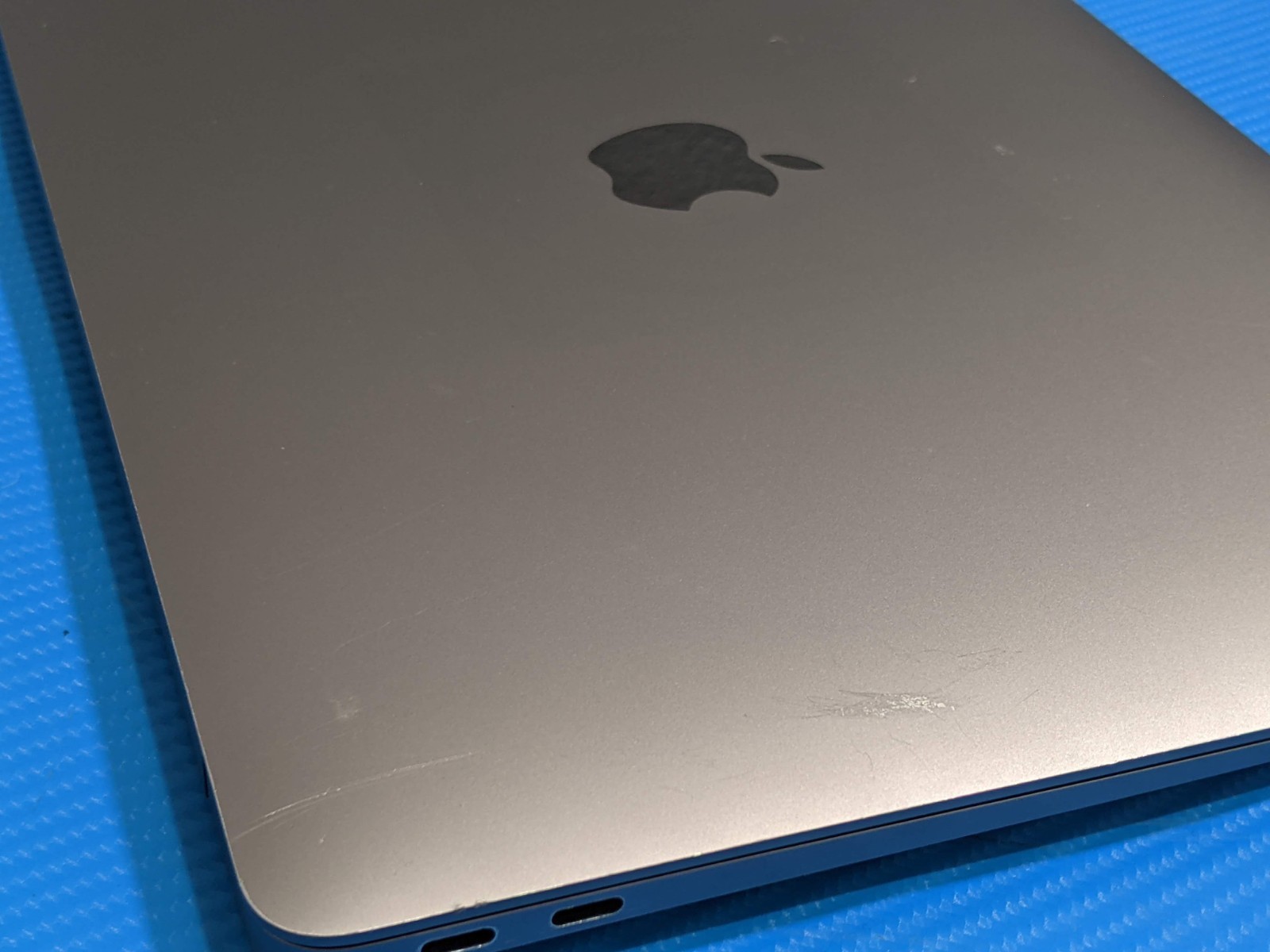 Apple MacBook Air A2337 (2020) 13″ M1 8CPU/8GPU 8GB 512GB Sonoma MGN73LL/A +PA