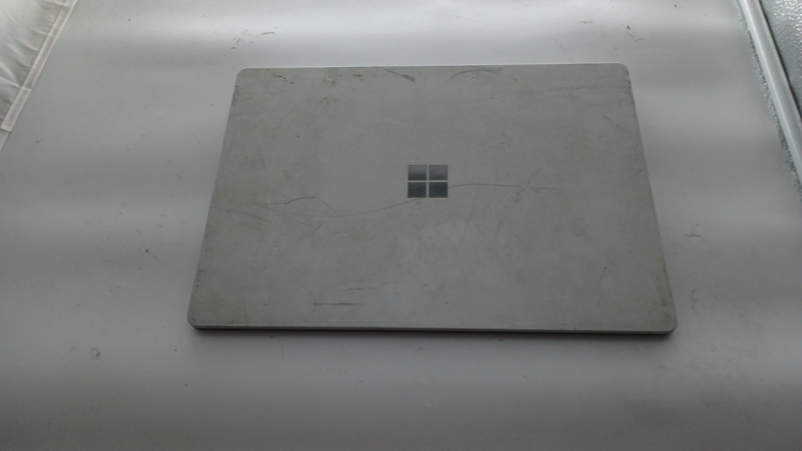 12033 Surface Laptop.(No charger!!) i7-7660U.8GB.256GB SSD.13.3″ 2K Touch.W11