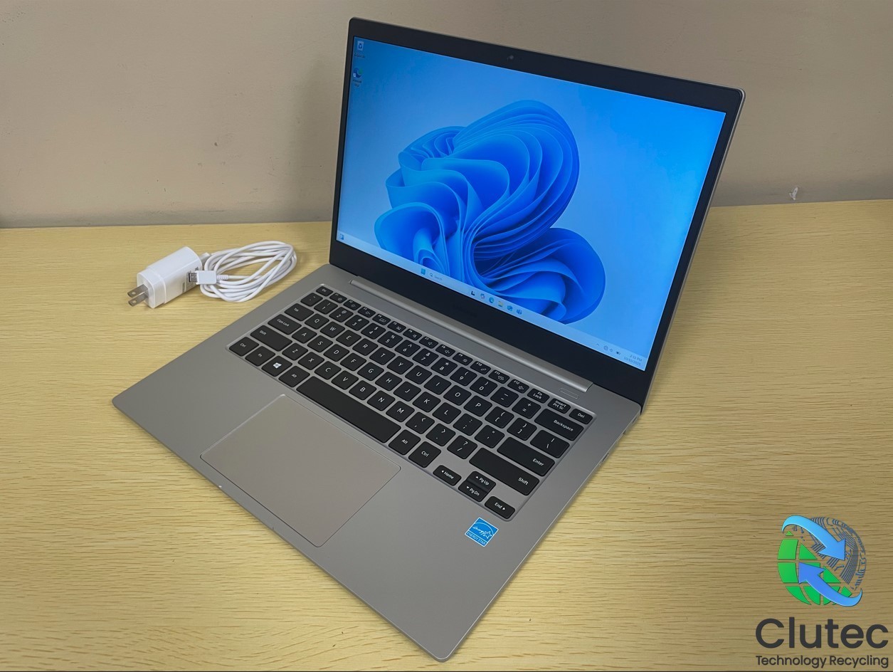 Samsung Galxy Book Go 14″ Snapdragon 7c Gen2 2.55Ghz 4GB RAM 128GB NVMe Laptop