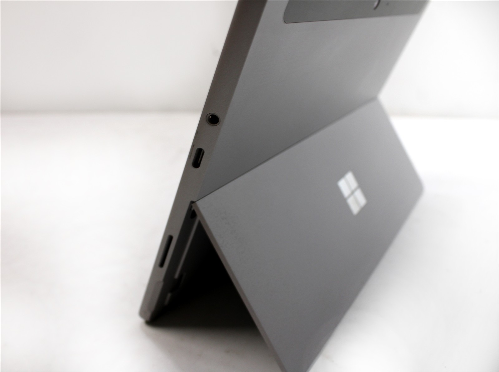 Microsoft Surface Go 10″ Tablet Pentium 4415Y 8GB RAM 128GB SSD Windows 11 Pro