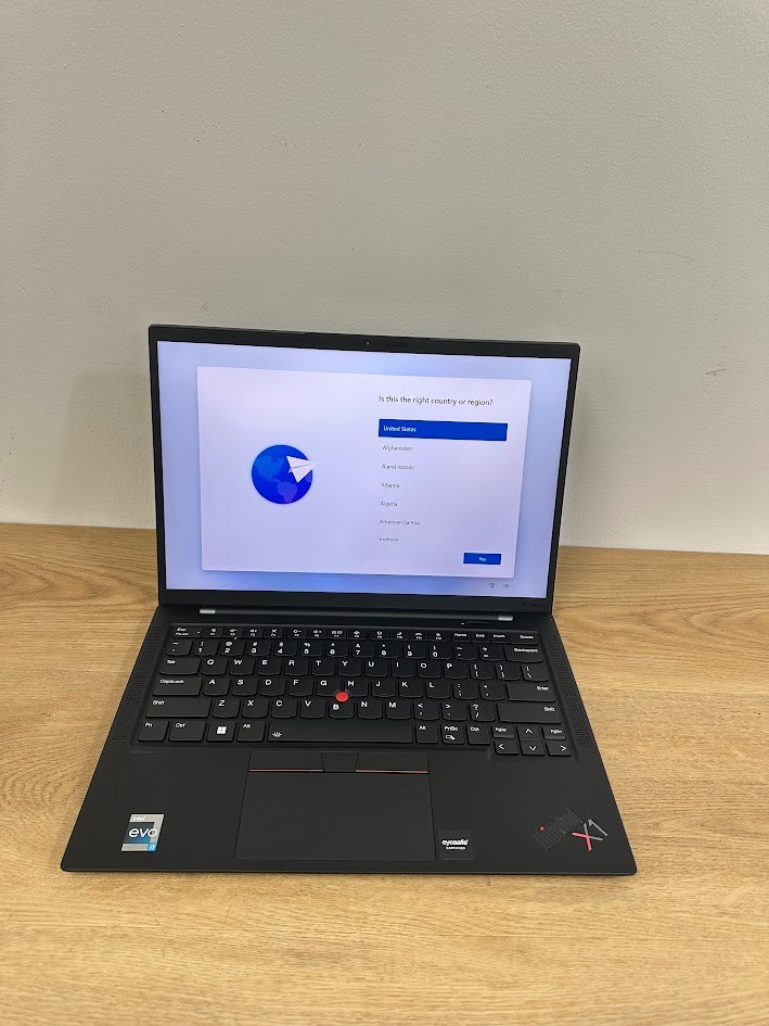 Lenovo ThinkPad X1 Carbon Gen 10, Core i7 1270P, 16GB LPDDR5 Iris Xe, 500 GB SSD