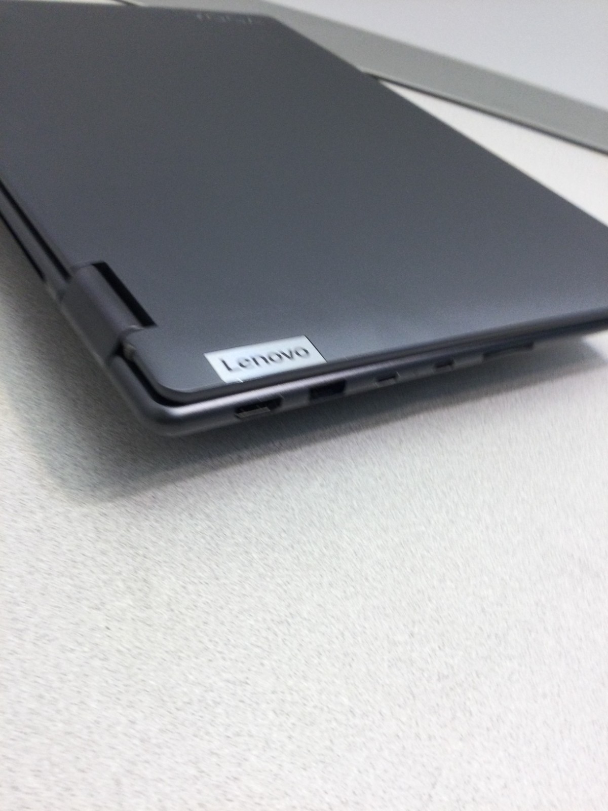 Lenovo Yoga 7i 2-in-1 16″ 2.5K Touch Core i5-1240P 8GB RAM 256GB SSD 1.70GHZ
