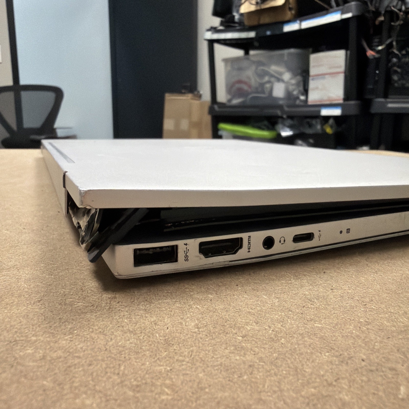 *BROKEN SCREEN HP Envy 17.3″ I7-1165G7 Laptop 8GB RAM NO SSD MX450
