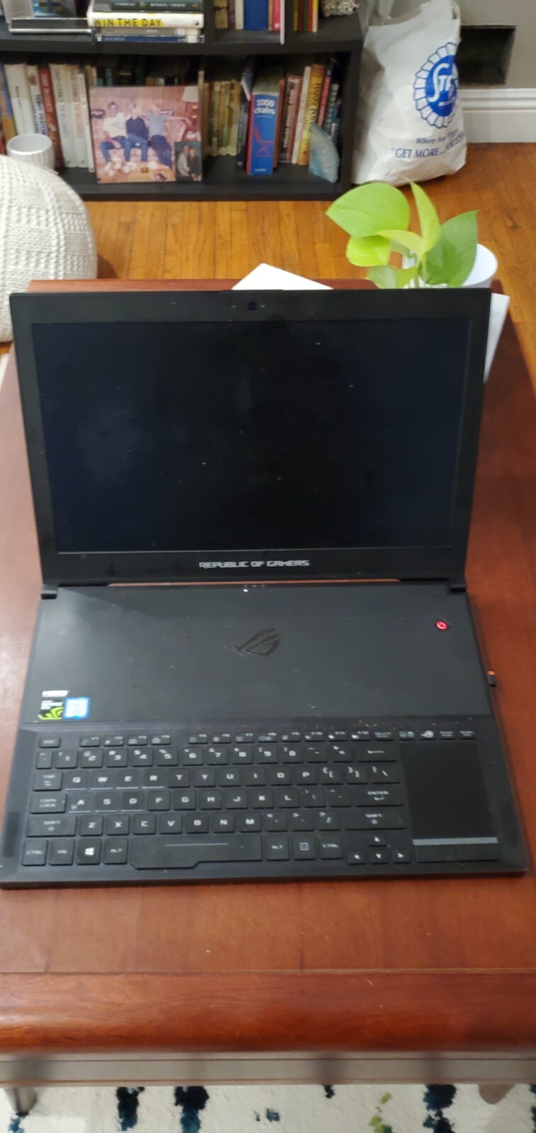 ROG Zephyrus S GX531GX 15.6″ (512GB SSD, Intel Core i7 8th Gen., 3.90 GHz, 16GB)