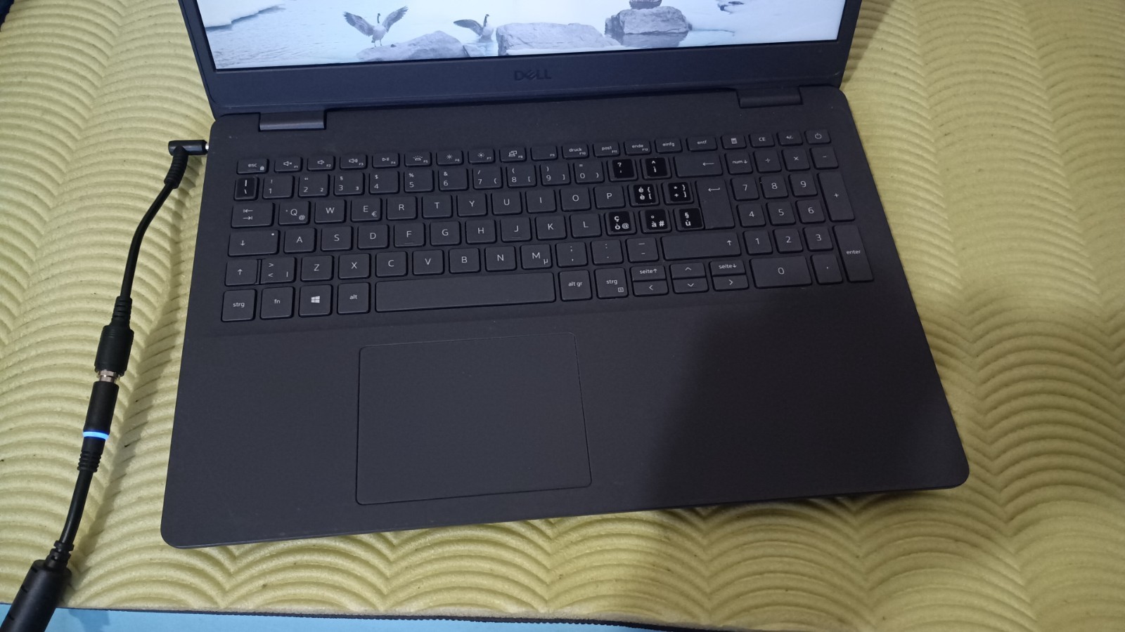DELL inspiron 3505 15.6″ FULLHD iryzen 3-3250u 8GB 256gb SSD amd 2gb WIN11