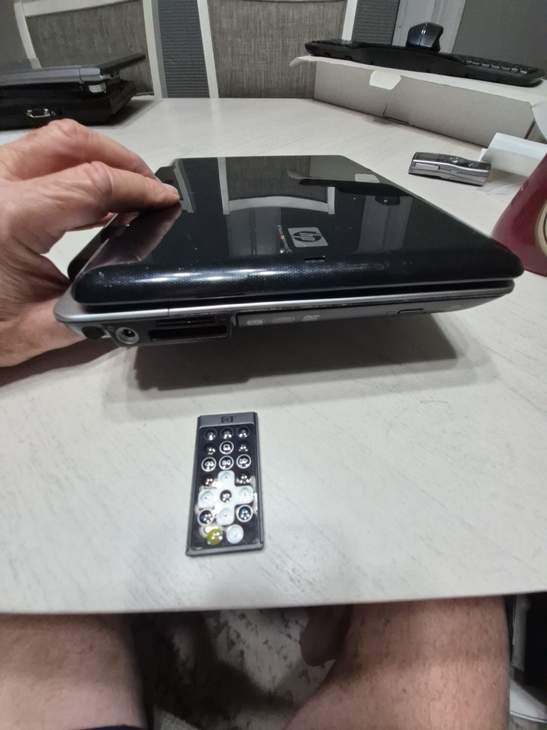 HP Pavilion 2000 *TURNS ON For A Second No Cord
