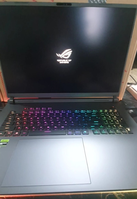 ASUS ROG Strix G18 G815LR-S9199 / FreeDOS 18″ RTX5070Ti Ultra9 32GB/1TB