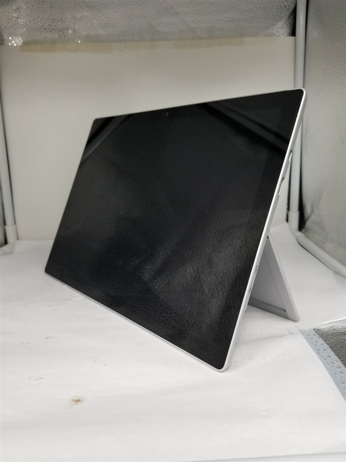 Microsoft Surface Pro 5th Gen Core i5 12.3″ 8GB/128GB Silver Reduced VW6242