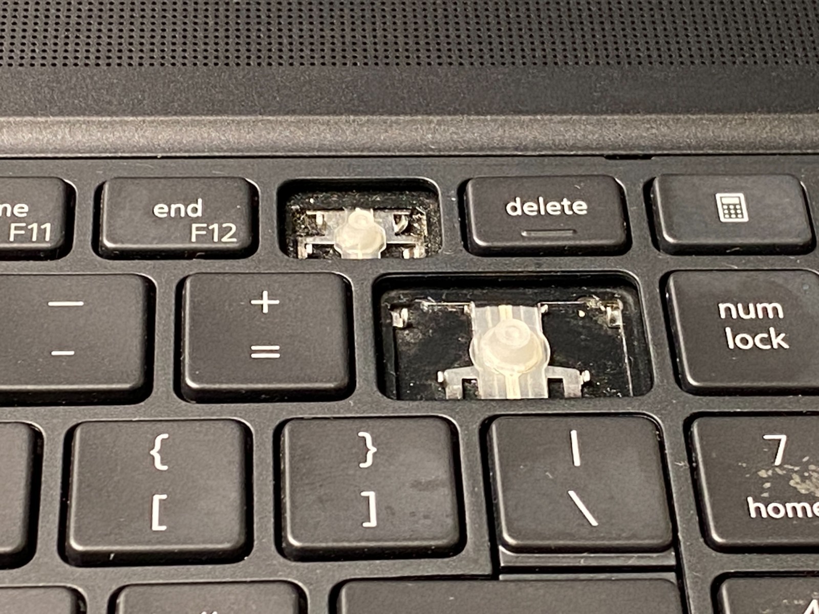 Dell Precision 7560 i7 32GB DDR4 2x 500GB SSD NVIDIA T1200 W11P – Missing Keys