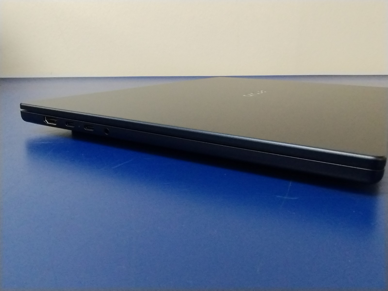 LENOVO SLIM 7 14ILL10, Intel Core Ultra 7 258V, 2.20 GHz, 32 GB RAM, 1 TB NVMe