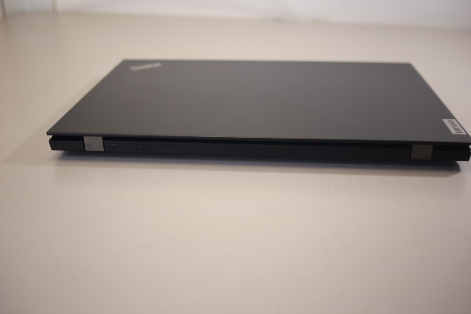 Lenovo ThinkPad P15v Gen 3 15.6″ Core i7-12800H 2.4Ghz 16GB RAM 256GB SSD A2000