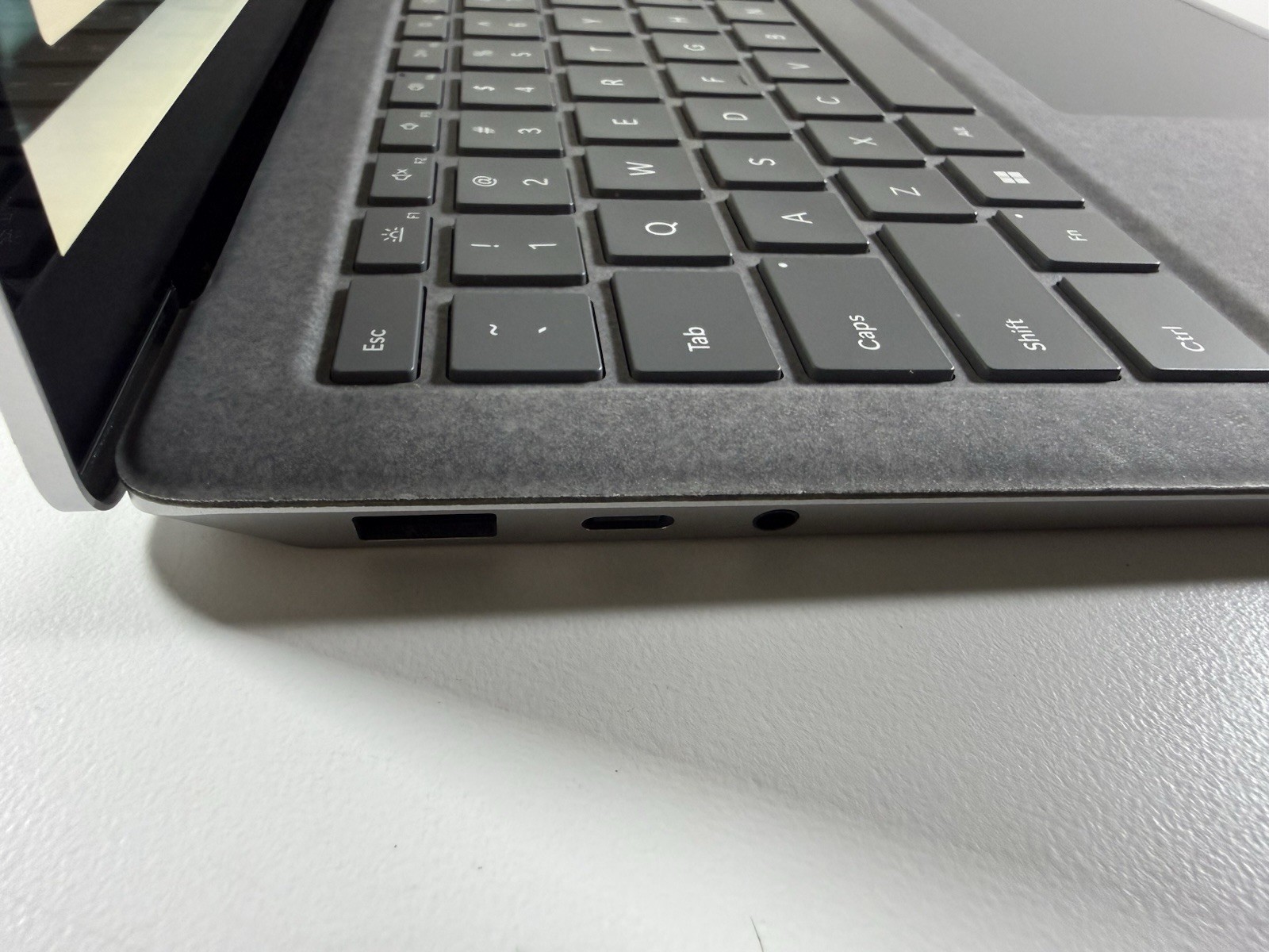 Microsoft Surface Laptop 5 13.5” 1950 Intel Core i7-1265U 16GB RAM 512GB NVME