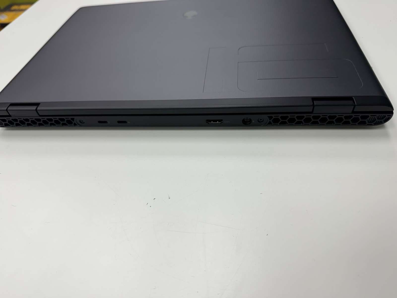 Dell Alienware M16 R2 QHD+ 240Hz 3.8 GHz Ultra 7 155H 16GB 1TB SSD RTX 4070 Good