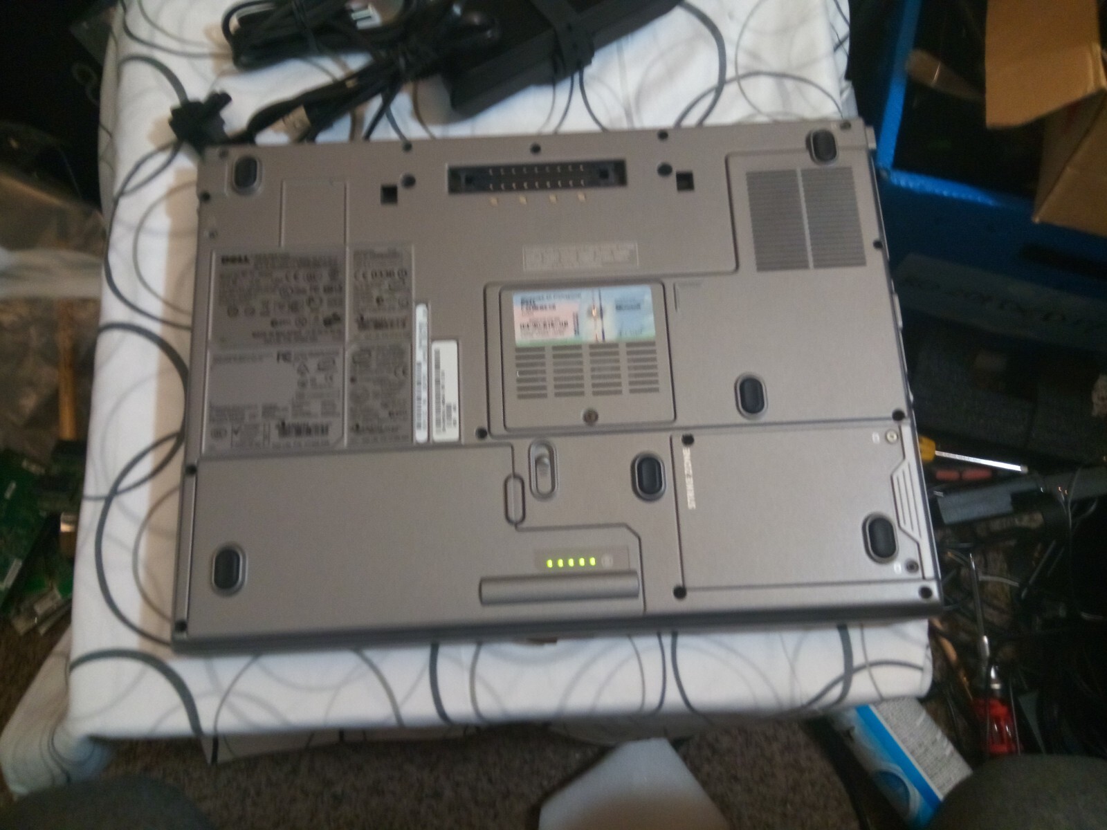 DELL LATITUDE D830 T7250 2.00GHZ 4GBRAM 256GBSSD WINXPSP/3 OFFICE 2007
