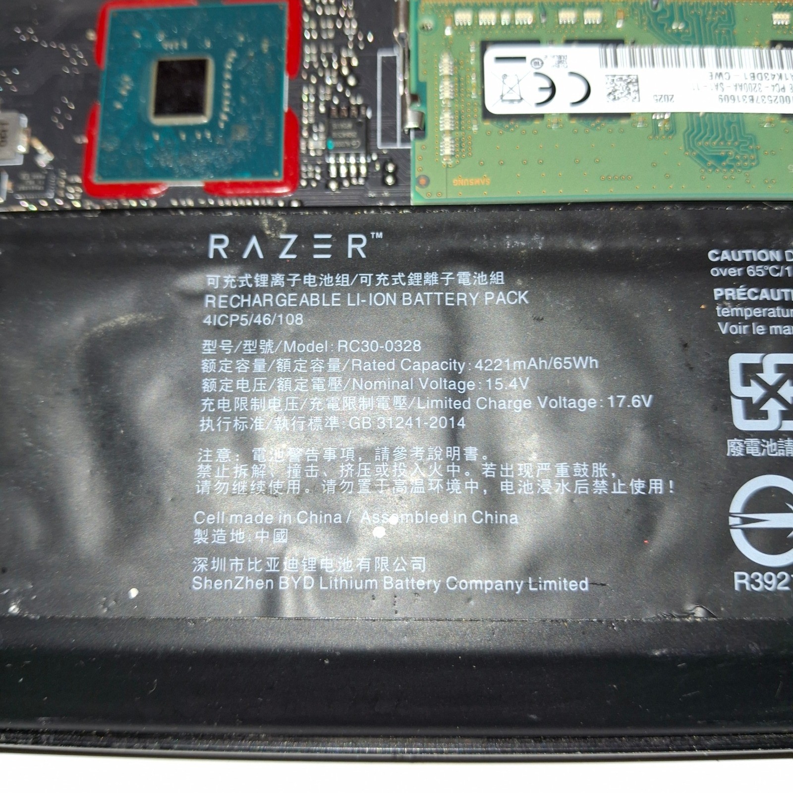Razer Blade 15 Base Gaming Laptop 16GB RAM 512GB SSD RC30-0328 RED FOR PARTS