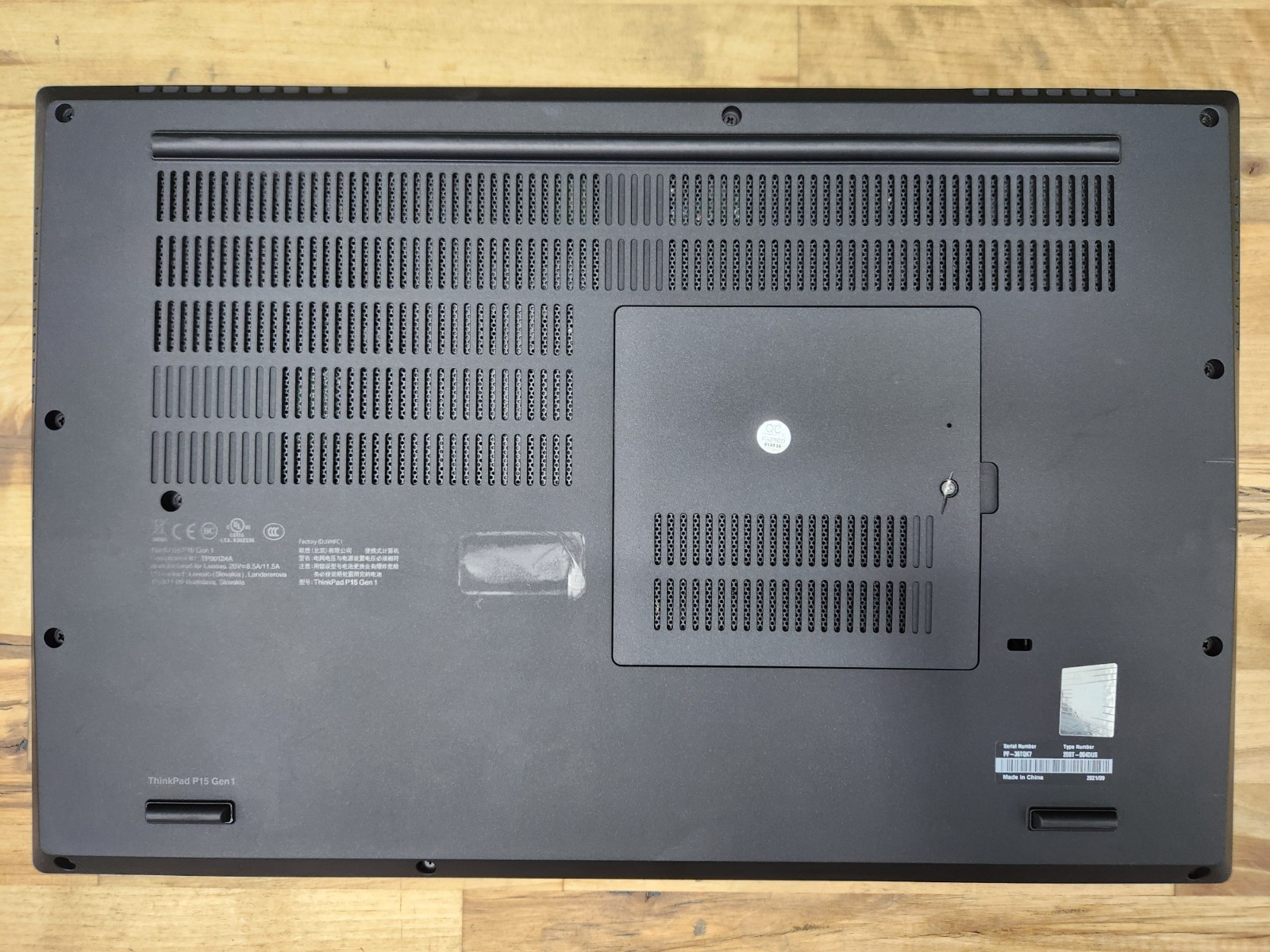 Lenovo ThinkPad P15 Gen 1 15.6″ FHD i7-10750H 32GB RAM Quadro T1000 Win 11 Pro ~