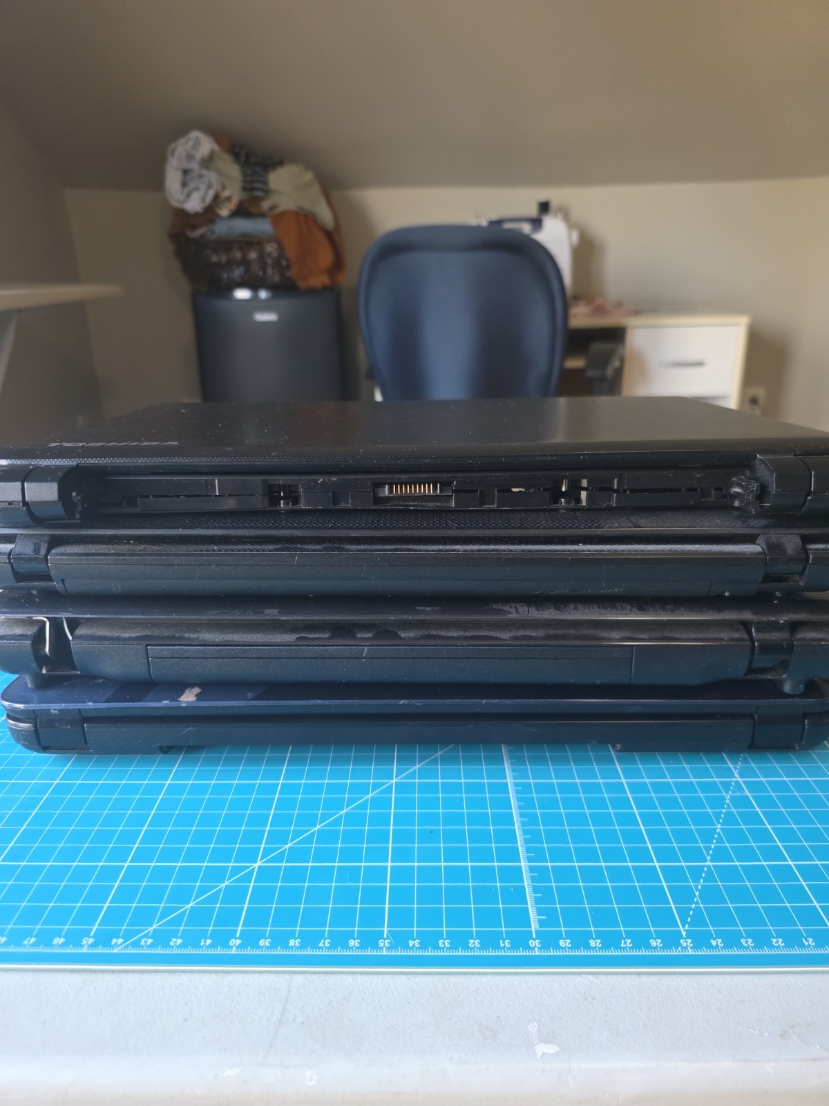 🔧 Lot of Broken Laptops – For Parts or Repair – Various Brands & Conditions